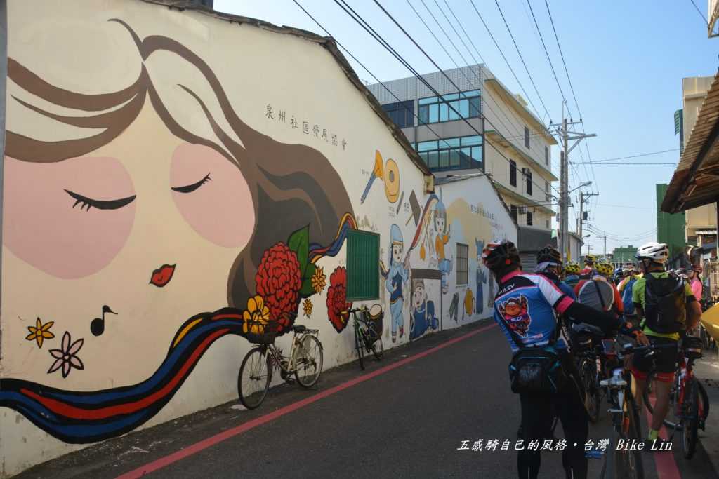 泉州村高甲戲彩繪牆