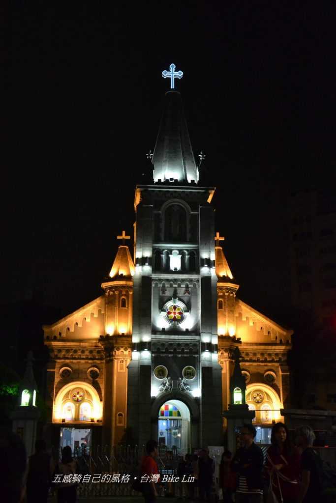 1862年「玫瑰聖母聖殿教堂」夜晚風采