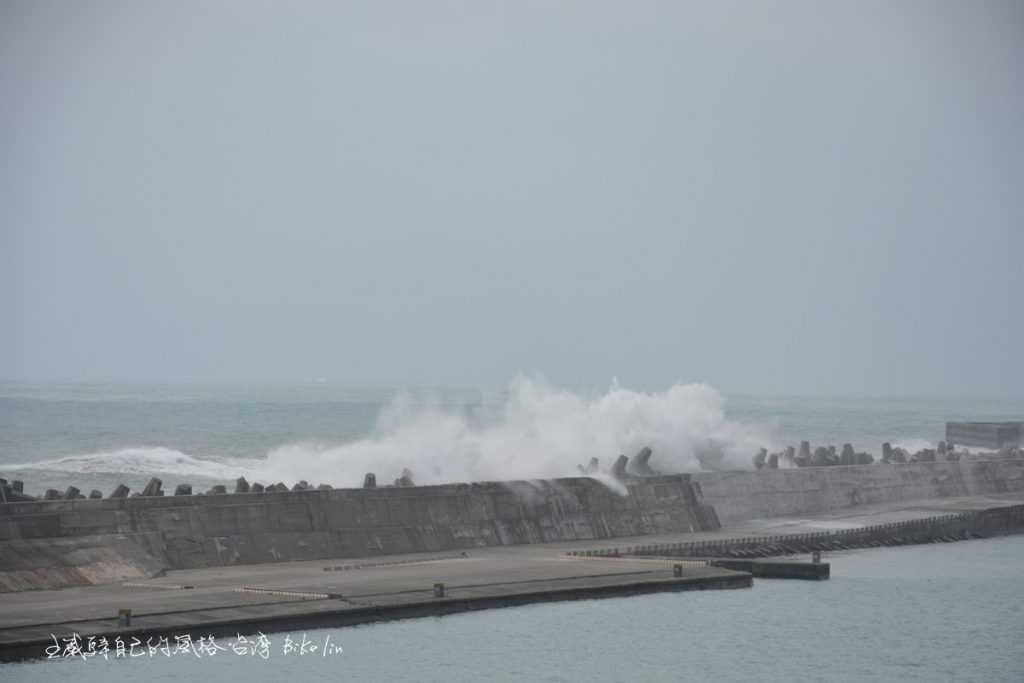 非颱風天的花蓮港湧浪