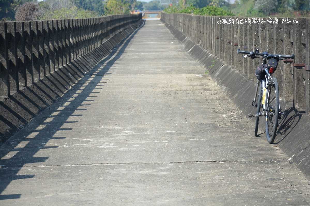 第二次雲豹爽快騎過自行車道相連的「八掌溪渡槽橋」