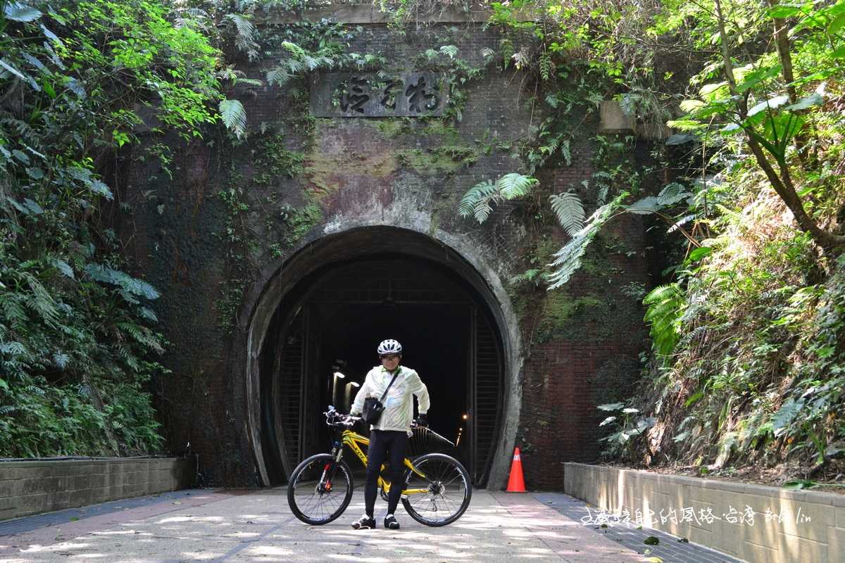 舊草嶺隧道南口〈國雲飛處〉