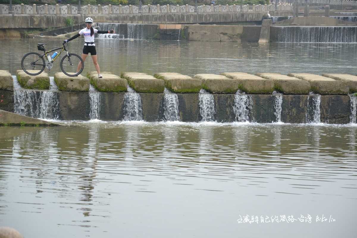 2014年Jasmine的心眼早就抓住「牛欄河過水橋」穿孔流瀑