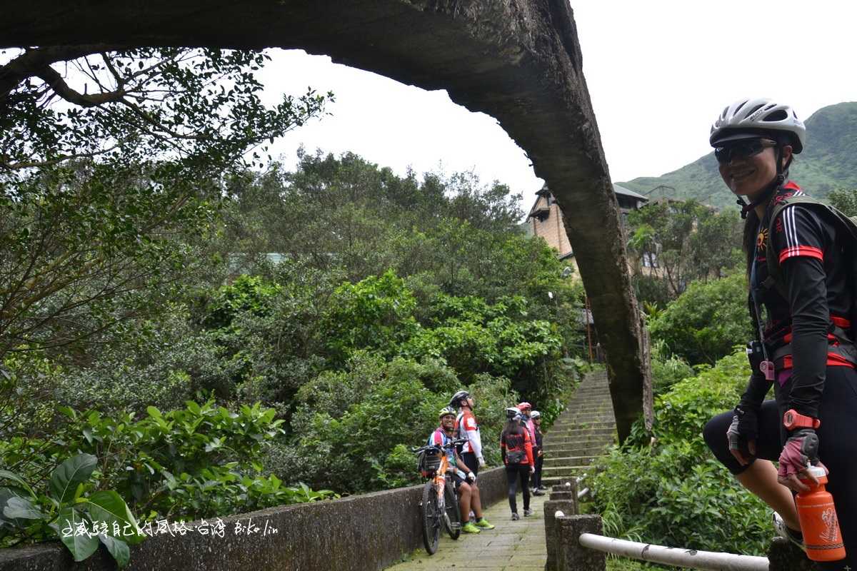 一彎月狀金瓜石原貌「外九份溪圳橋」