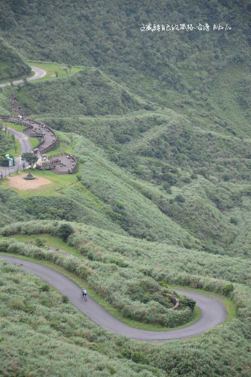 俯視遠遠的「六坑景觀台」