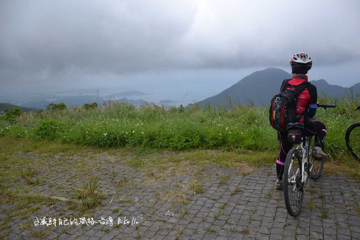 妹仔一顆心都飛到對面基隆山頭了