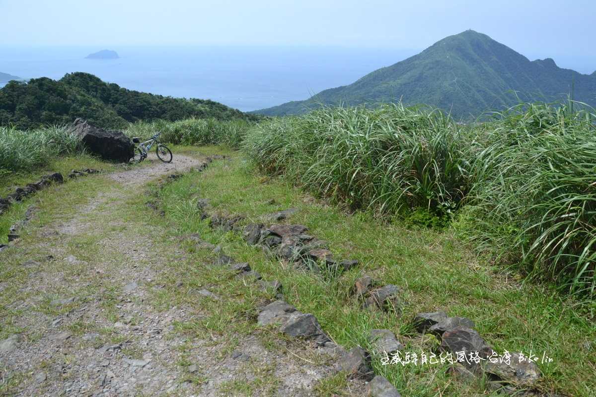 基隆嶼、基隆山海底是相連結的山脈