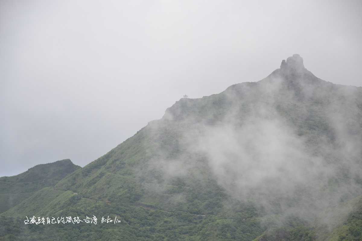 站在「瑞雙公路觀景台」,無耳茶壺山近得忘神