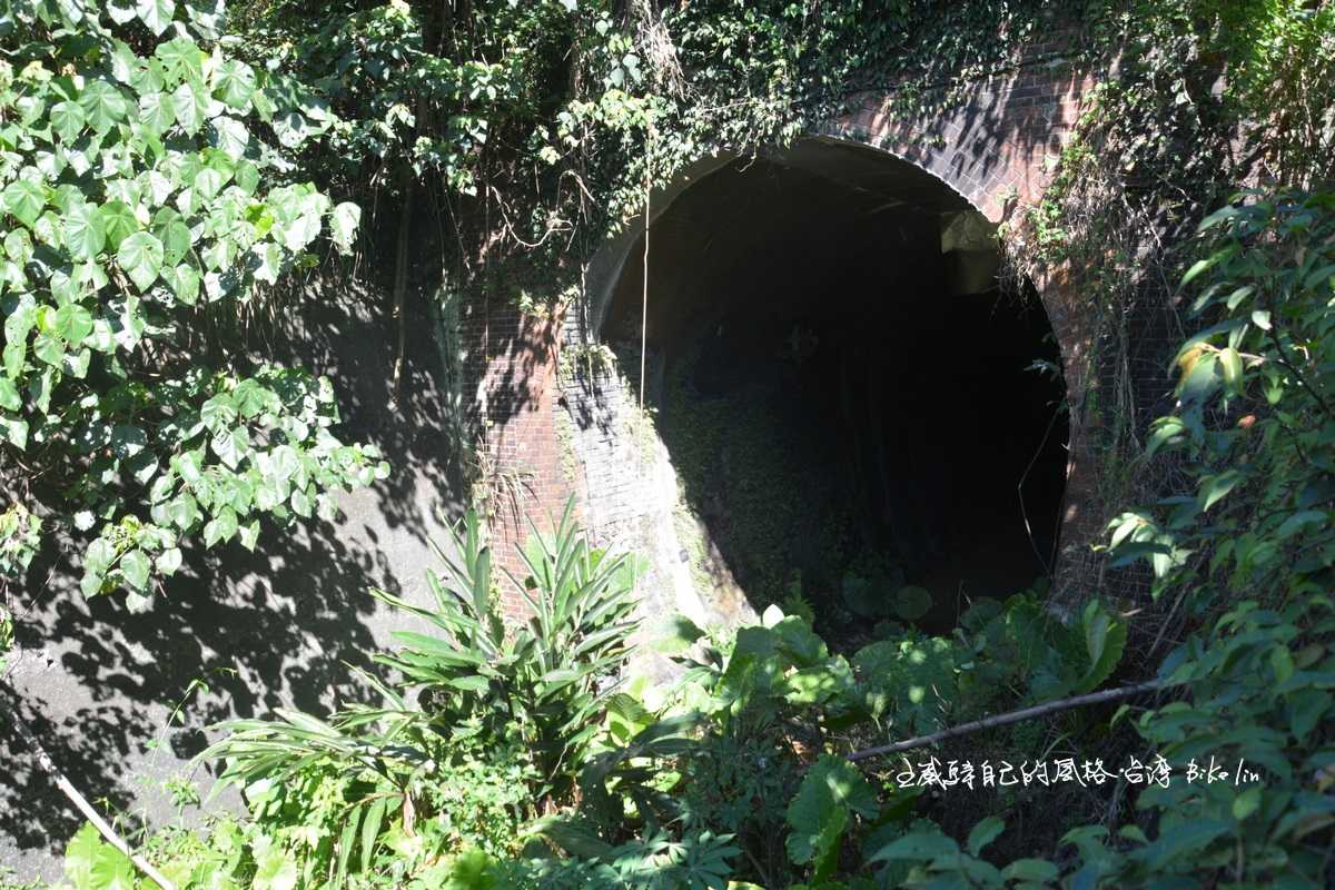 2017年原貌封閉尚未整修「五堵舊台鐵隧道」