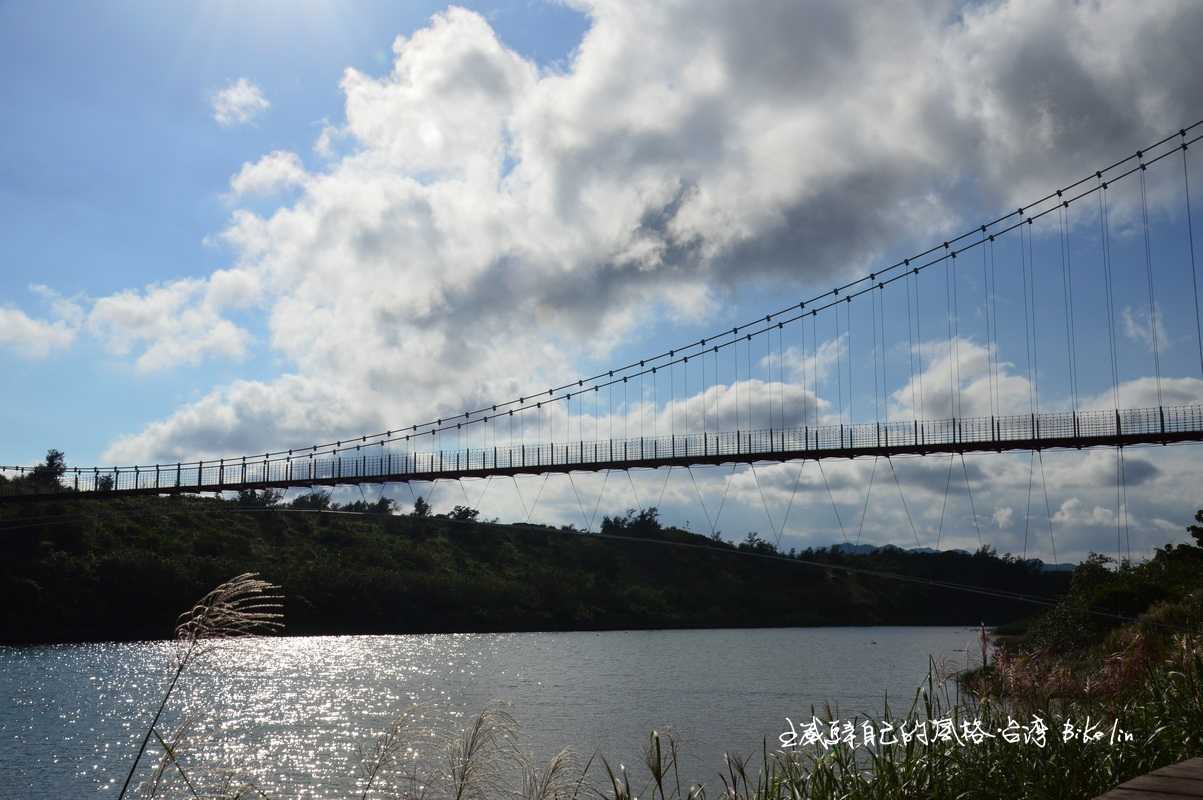  龍門吊橋疊印著雙溪河水文