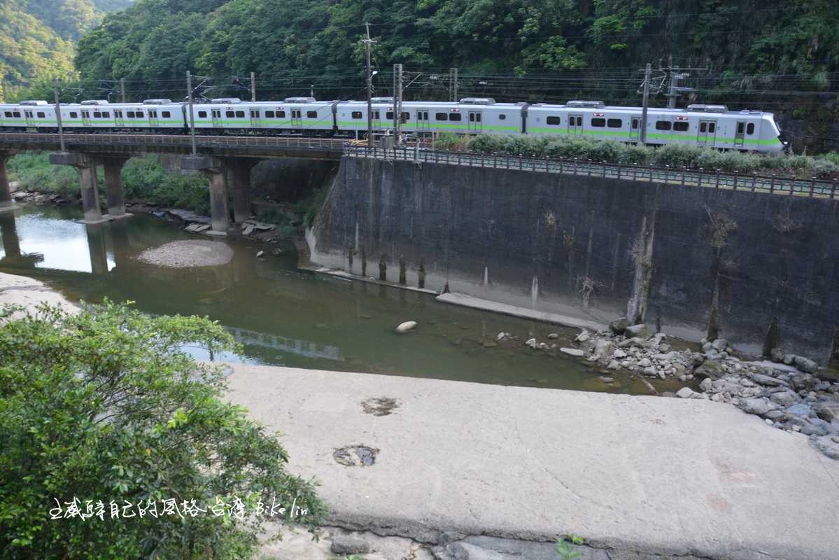 三貂嶺火車現今與舊時的等差