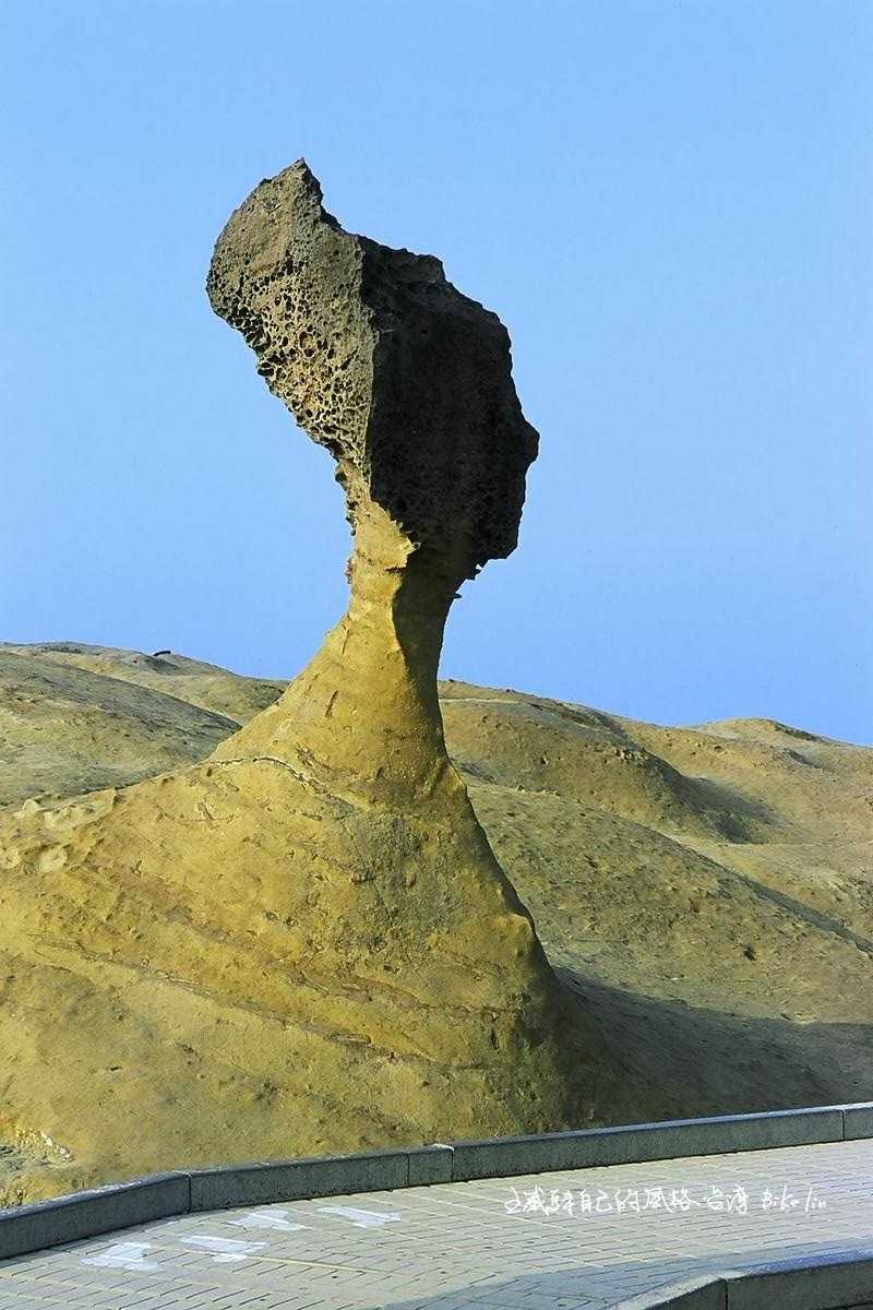 超過四千歲以上蕈狀岩「女王頭」聞名於世