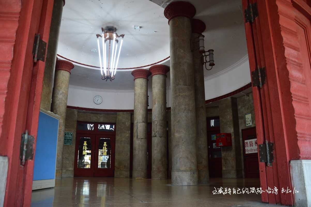 基隆海港大樓科林斯式柱大廳