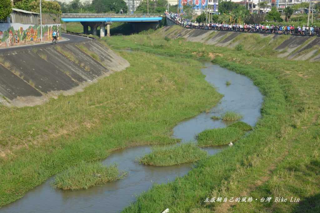 鹽港溪左岸自行車道