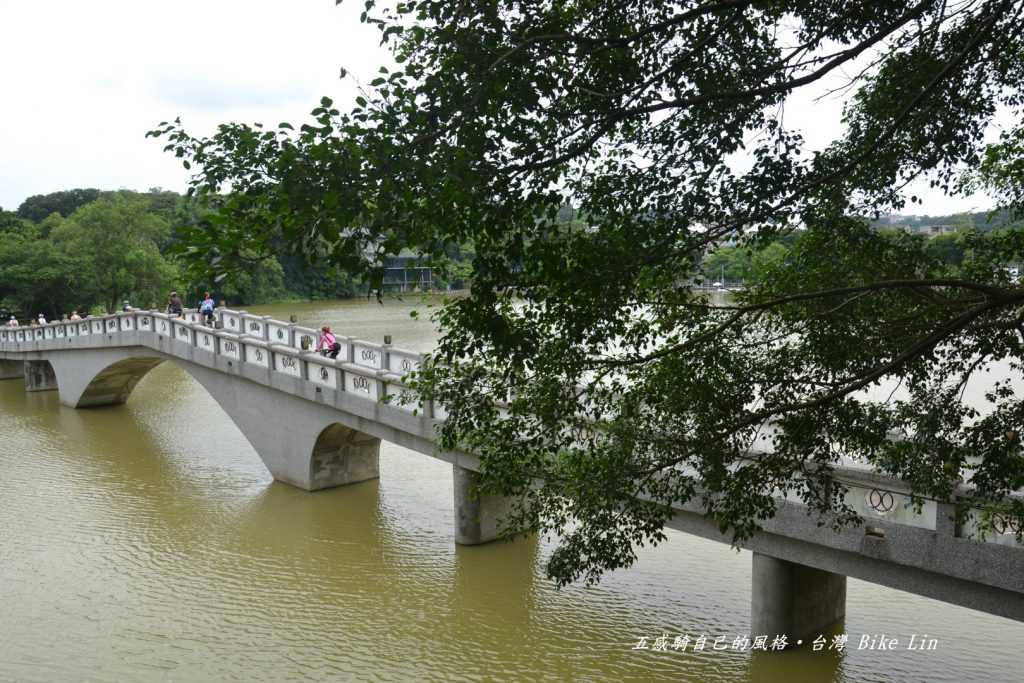 青草湖映月橋