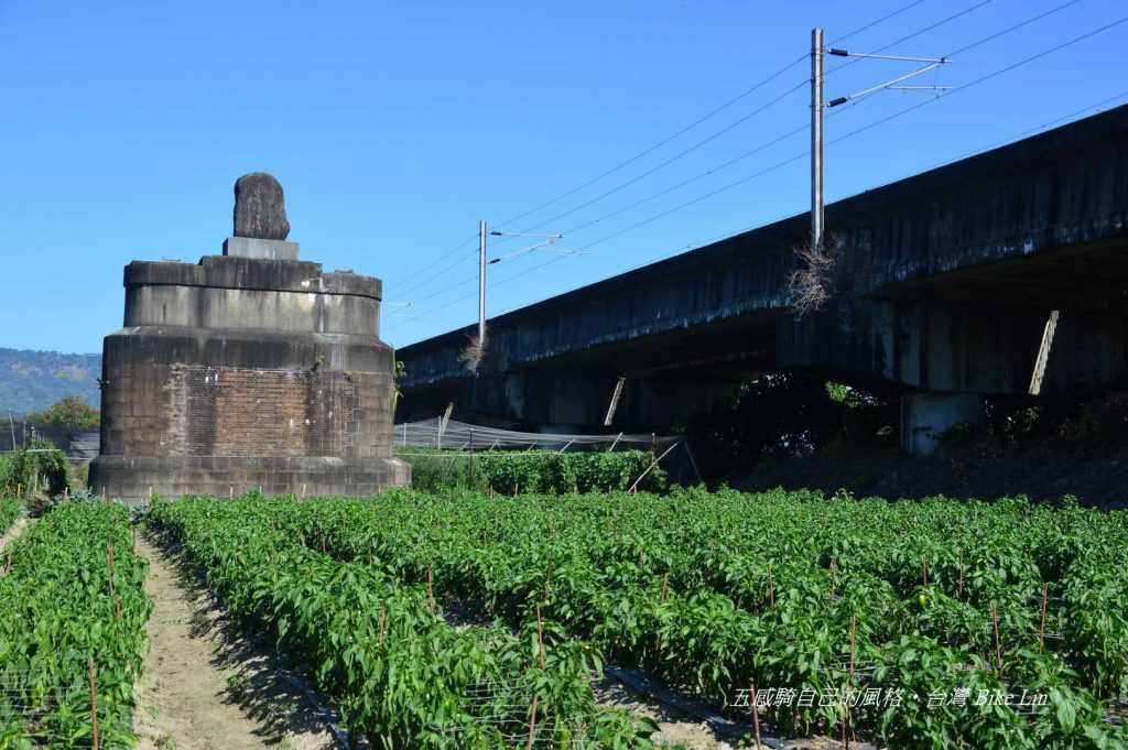 縱貫鐵路濁水溪紀念碑