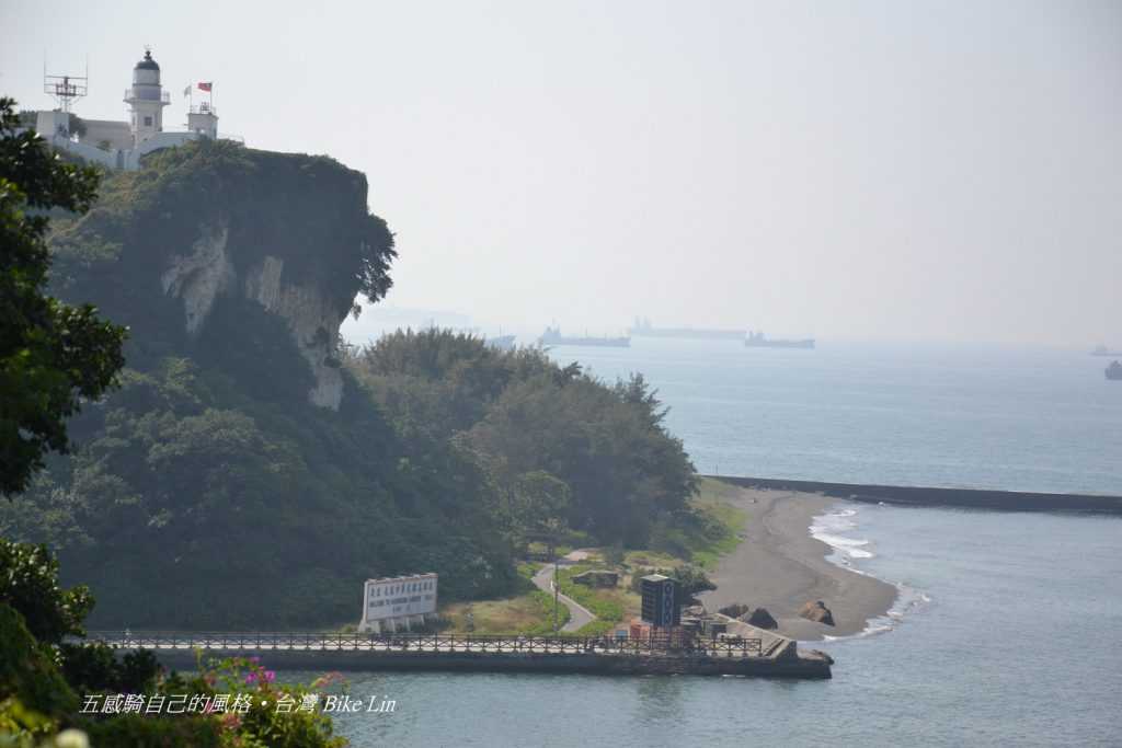 另類從旗後山旗津灣峽觀賞高雄燈塔