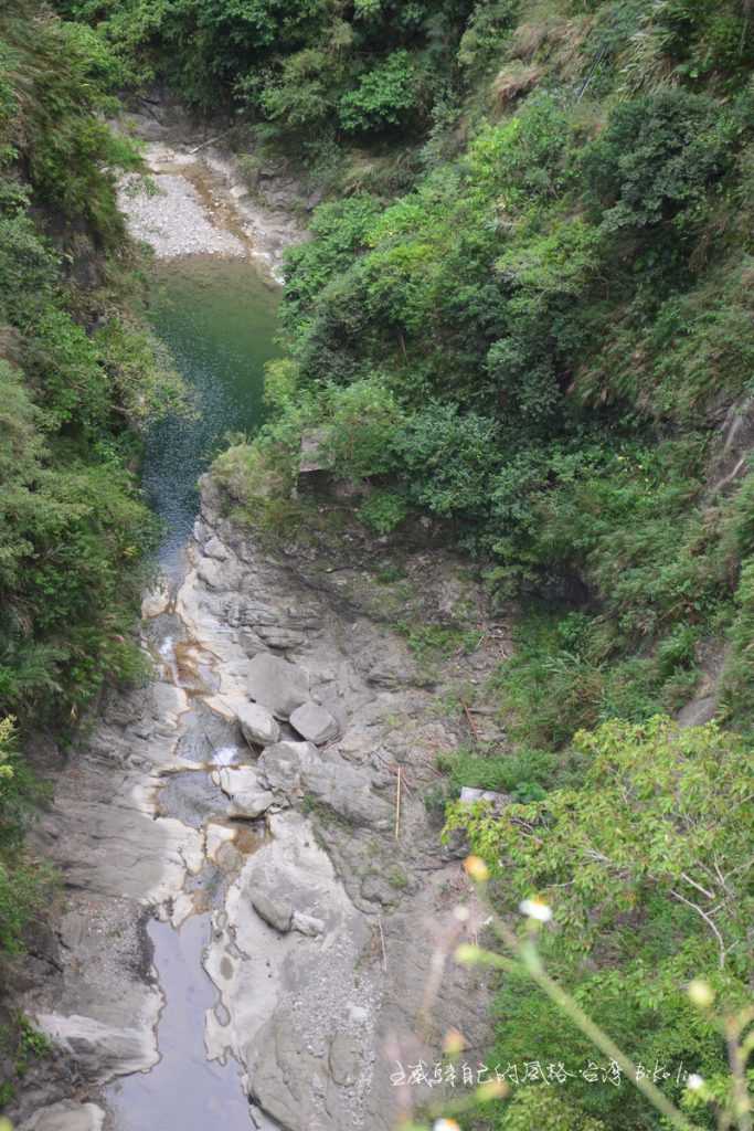 陡峭岩壁「蕃薯寮峽谷」