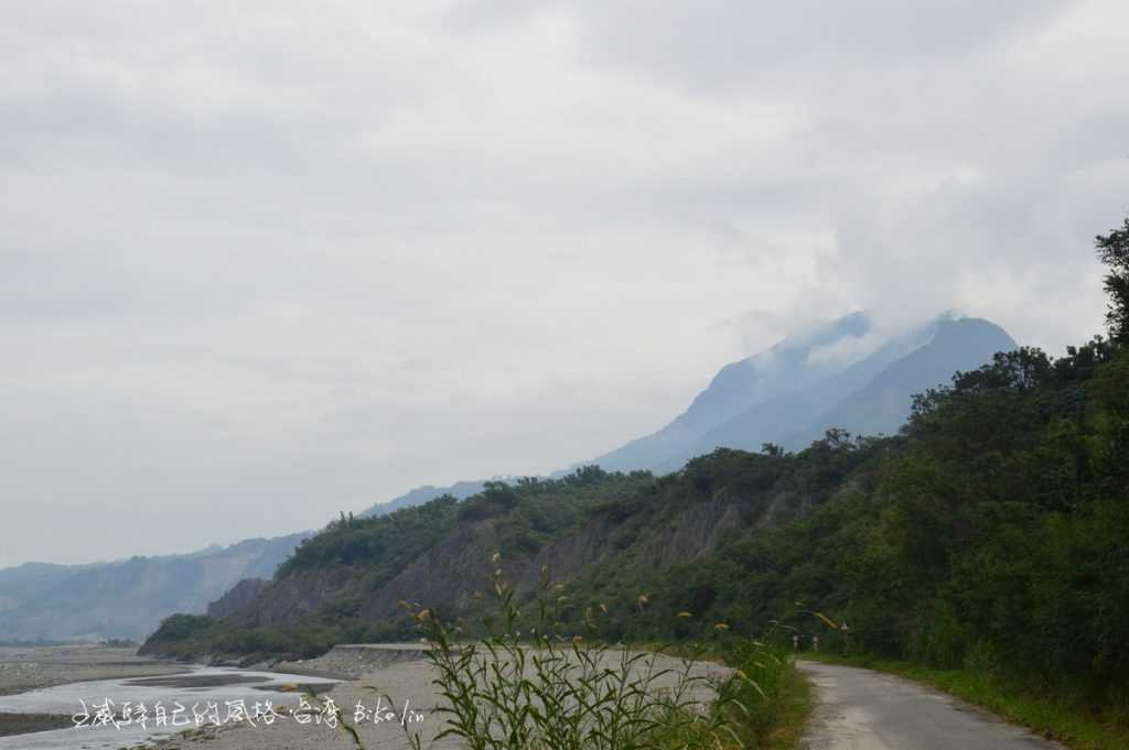 卑南溪堤防車道遙望「都蘭山」