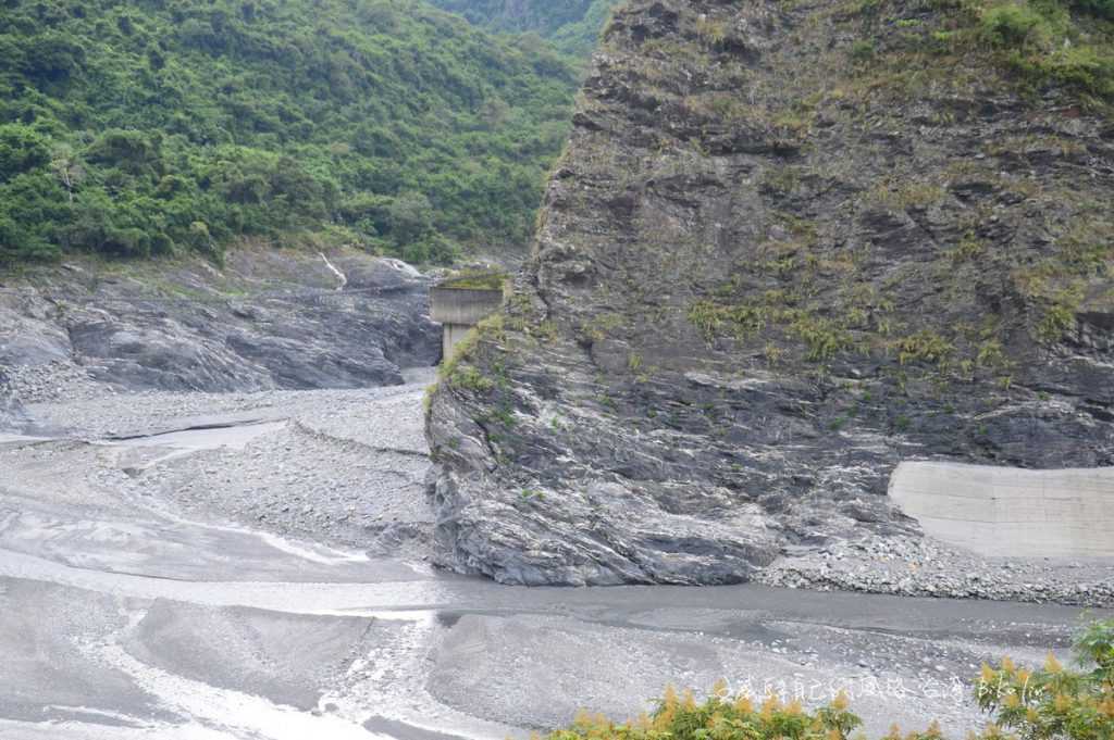 雄偉鹿野溪峽谷