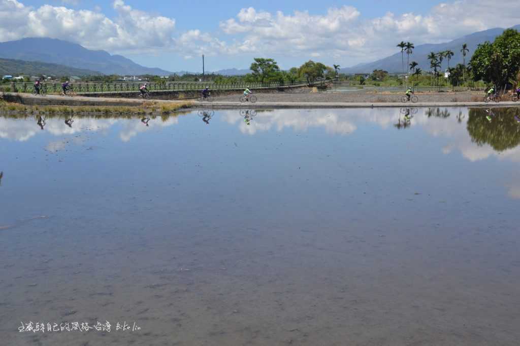 原貌關山田野水鏡照映