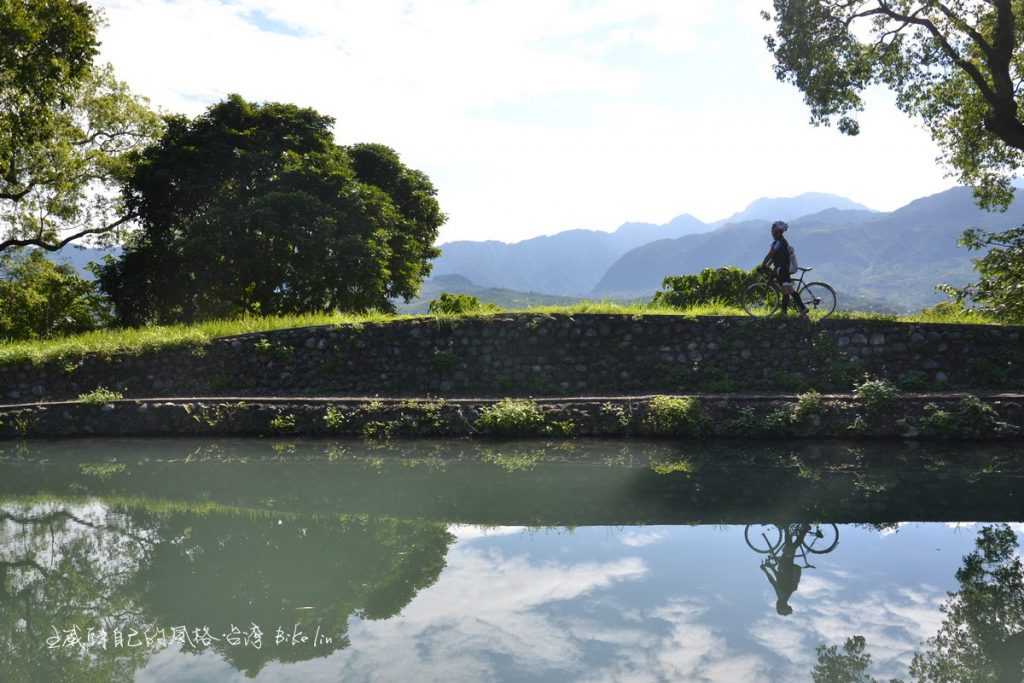 沾染「長良連家古厝」古宅門前庭院水池