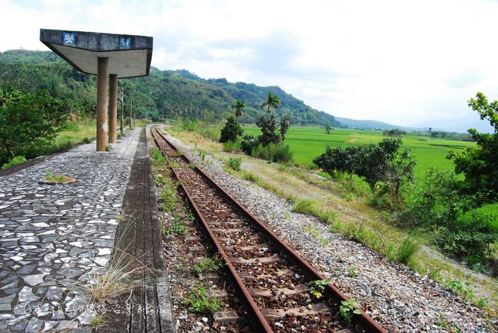 未拆除鐵軌闢建玉富自行車道之前，消失安通車站最後見證