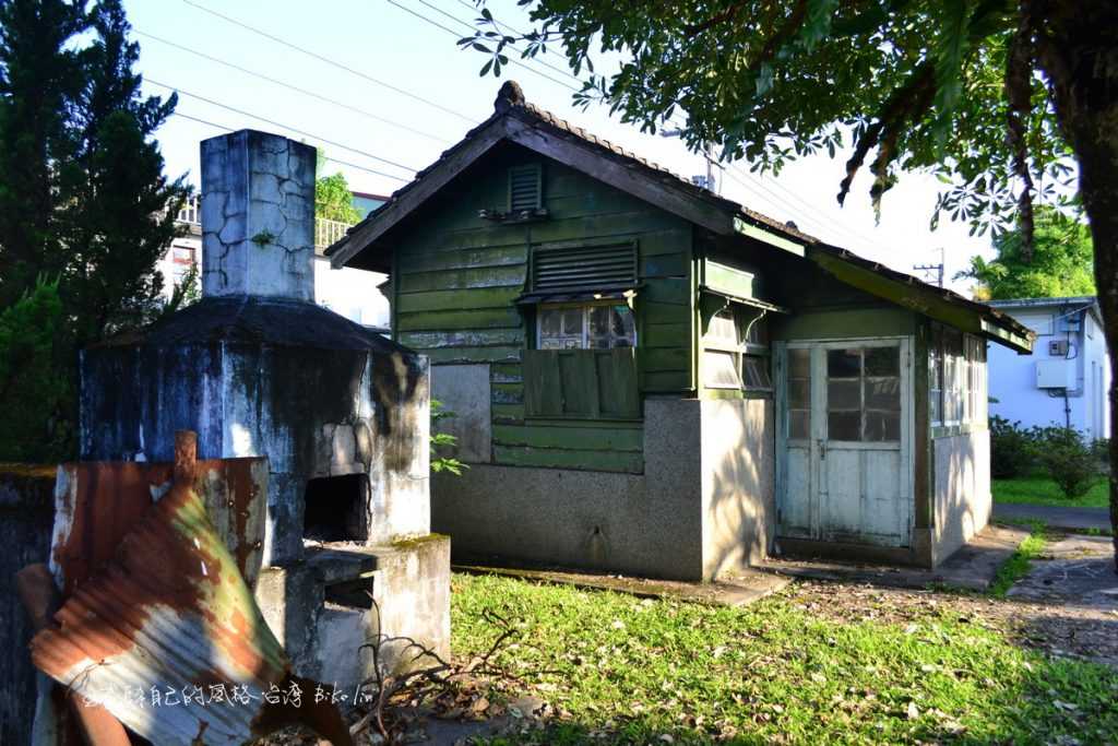 糖廠小角落褪色綠斑駁小屋