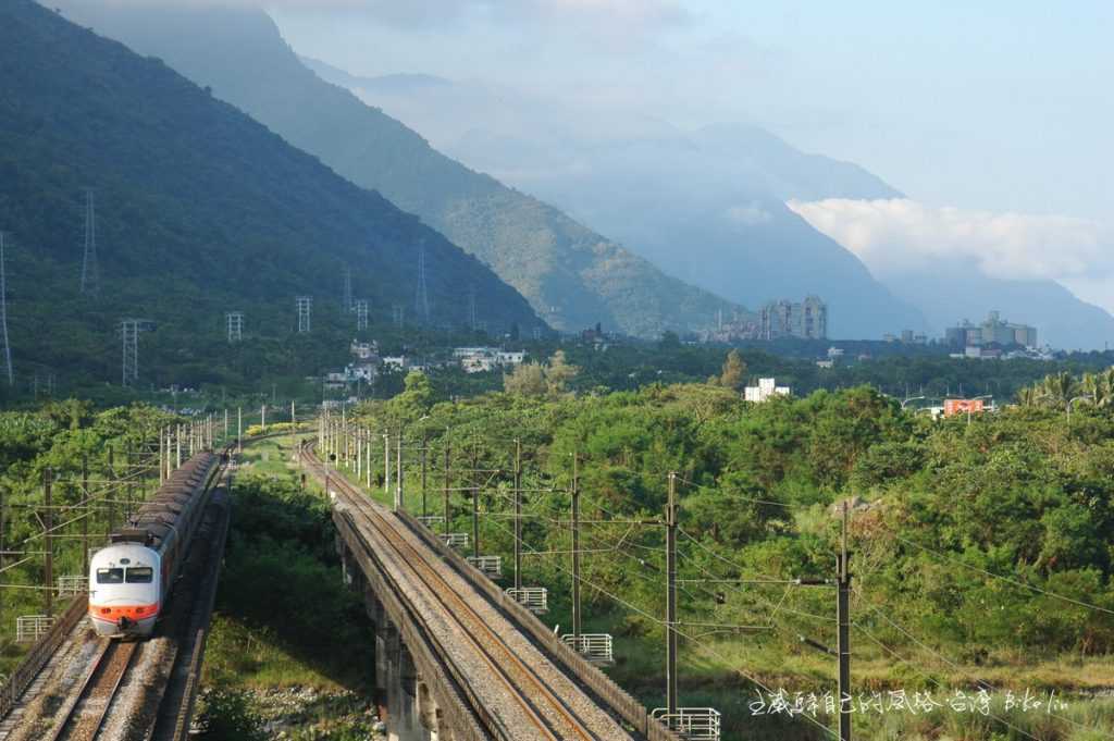 南三棧陸橋賞花東線火車觀景點