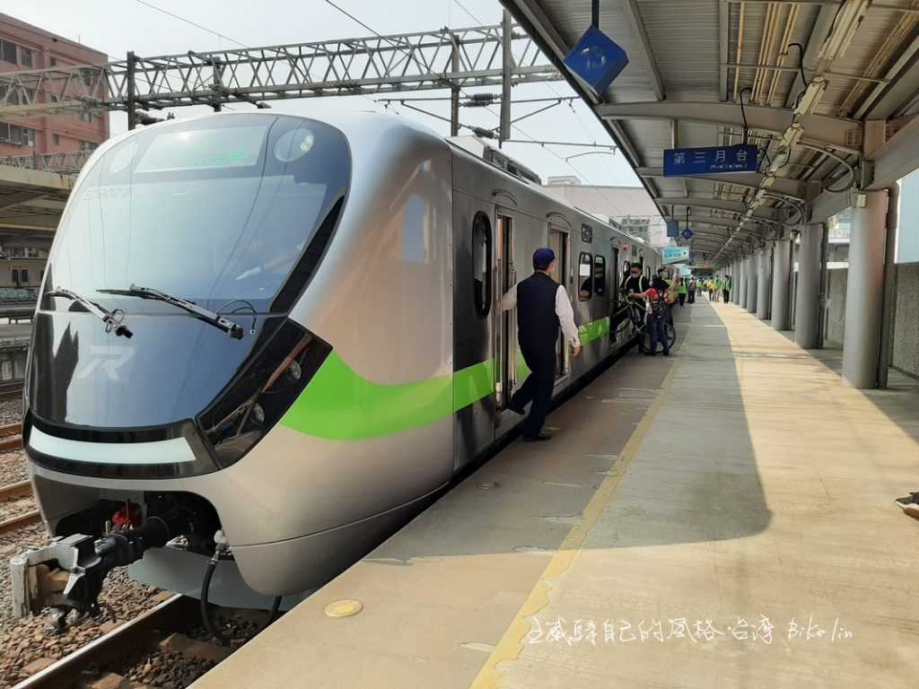 兩鐵旅遊〈鐵道&鐵馬〉台鐵最新款專用車廂