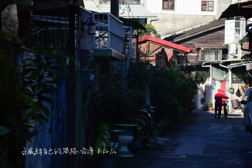 「崇陽古道」，是古南門城要道