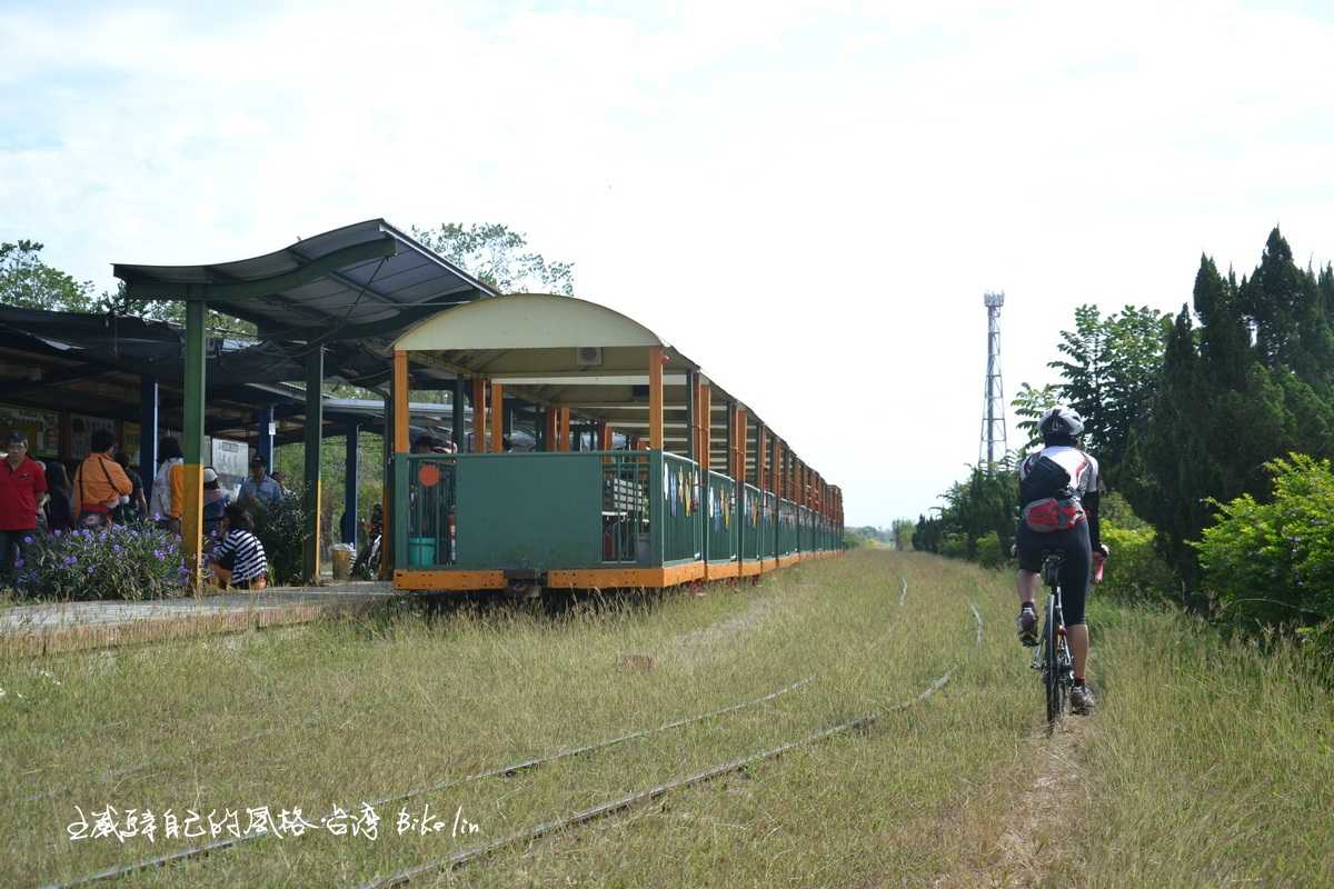 仍在運轉的「新頂埤五分車站」