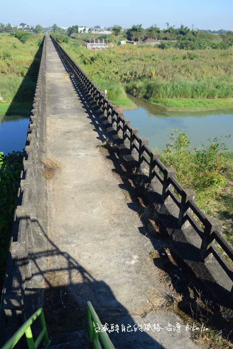 自行車道建置銜接前，我已在「八掌溪渡槽橋」水閘門恭候多時