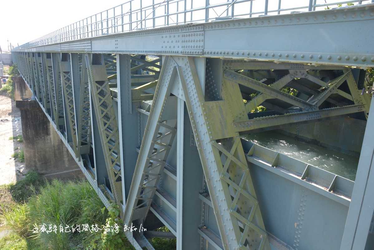 「龜重溪渡槽橋」少數可清晰看到引水在渡槽內 