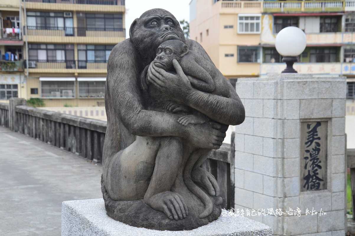 雕刻大師「林友福」雕的石猴鎮守「保橋護童碑」