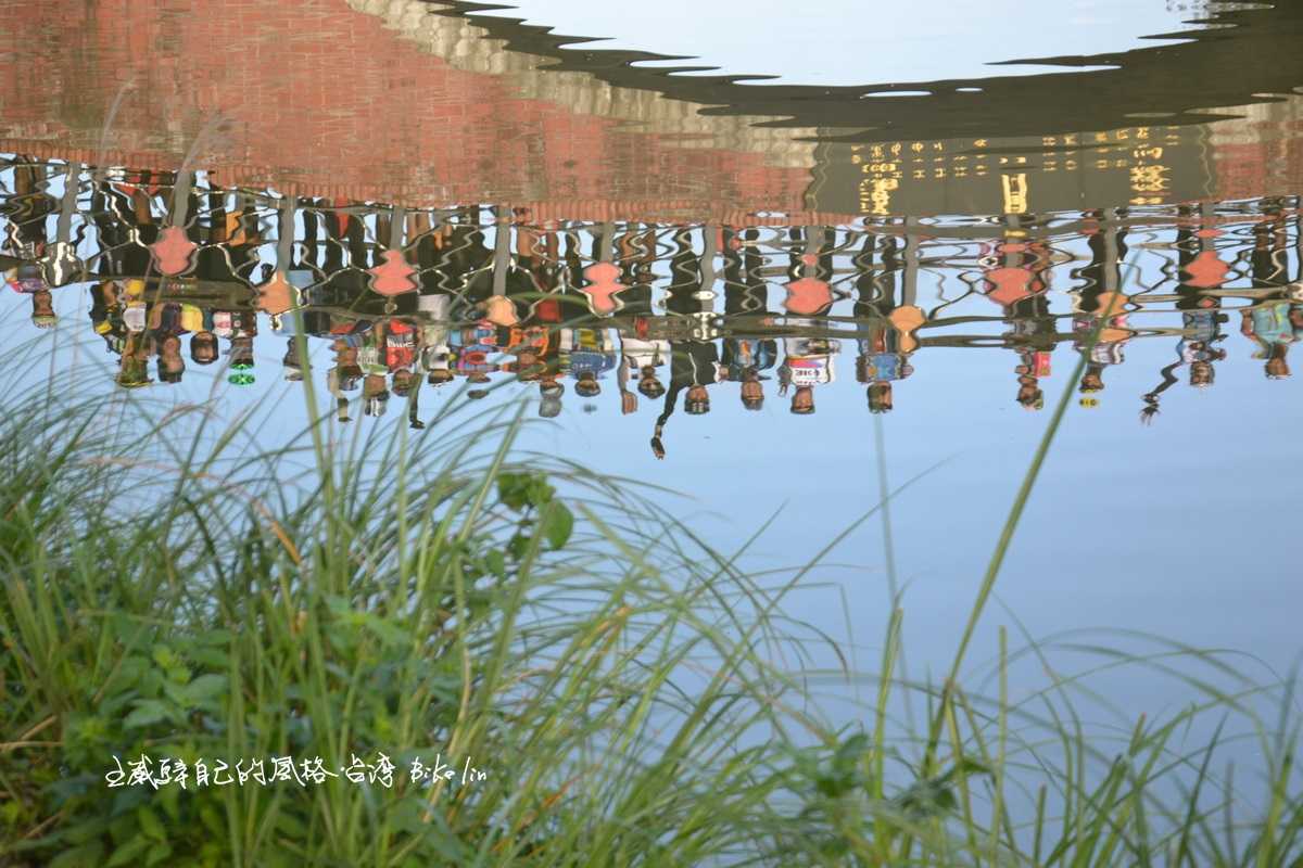 龍潭湖滿月橋倒影