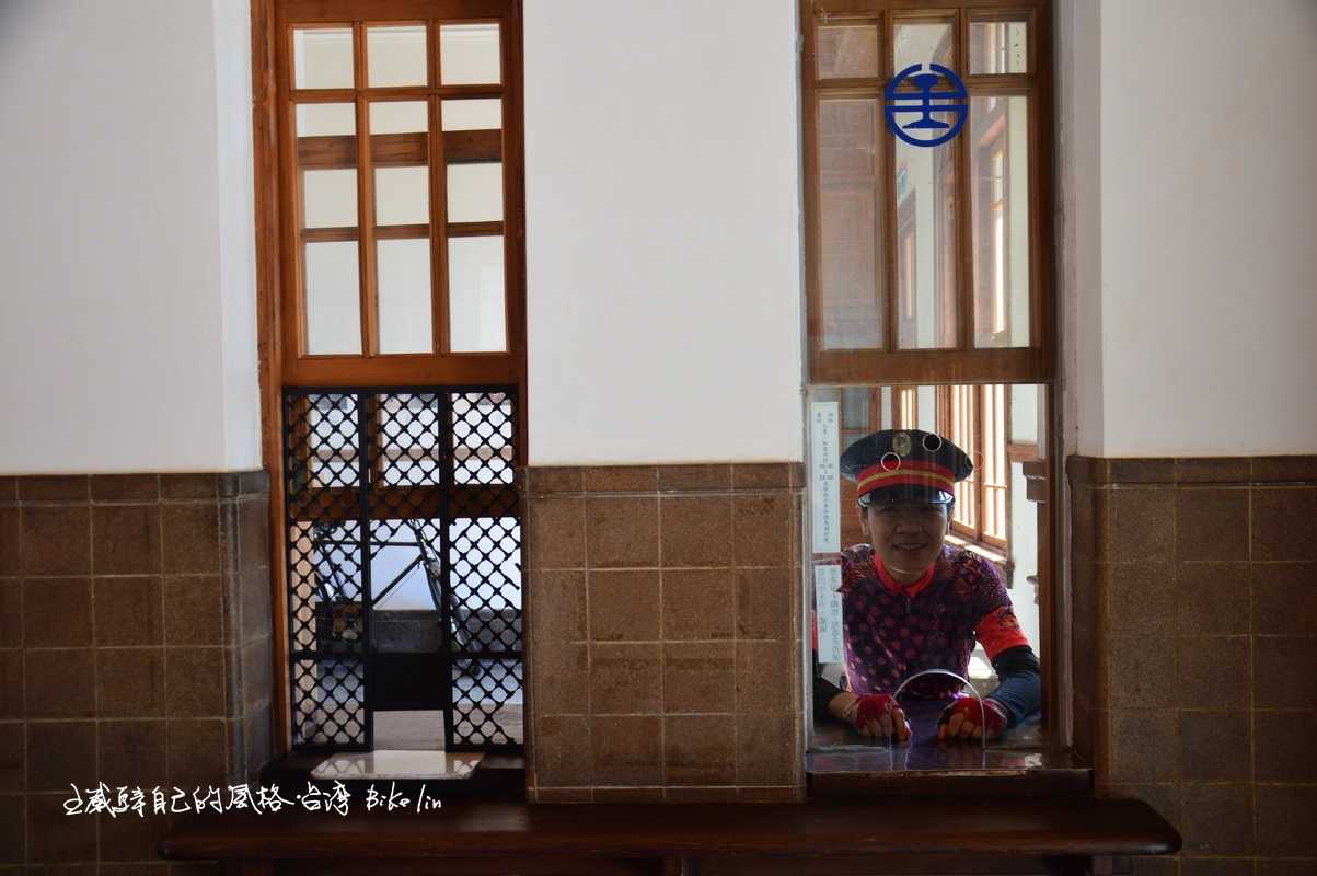 又是售票員,又是站務人員的好玩