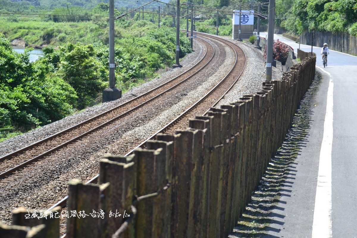 最美微彎貢寮鐵道路段