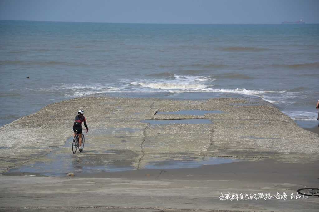 小漁港的海平線