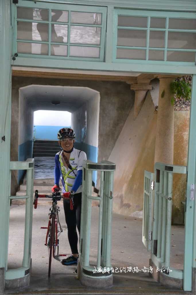 宗根兄台中不落留下「泰安車站」靦腆蹤跡
