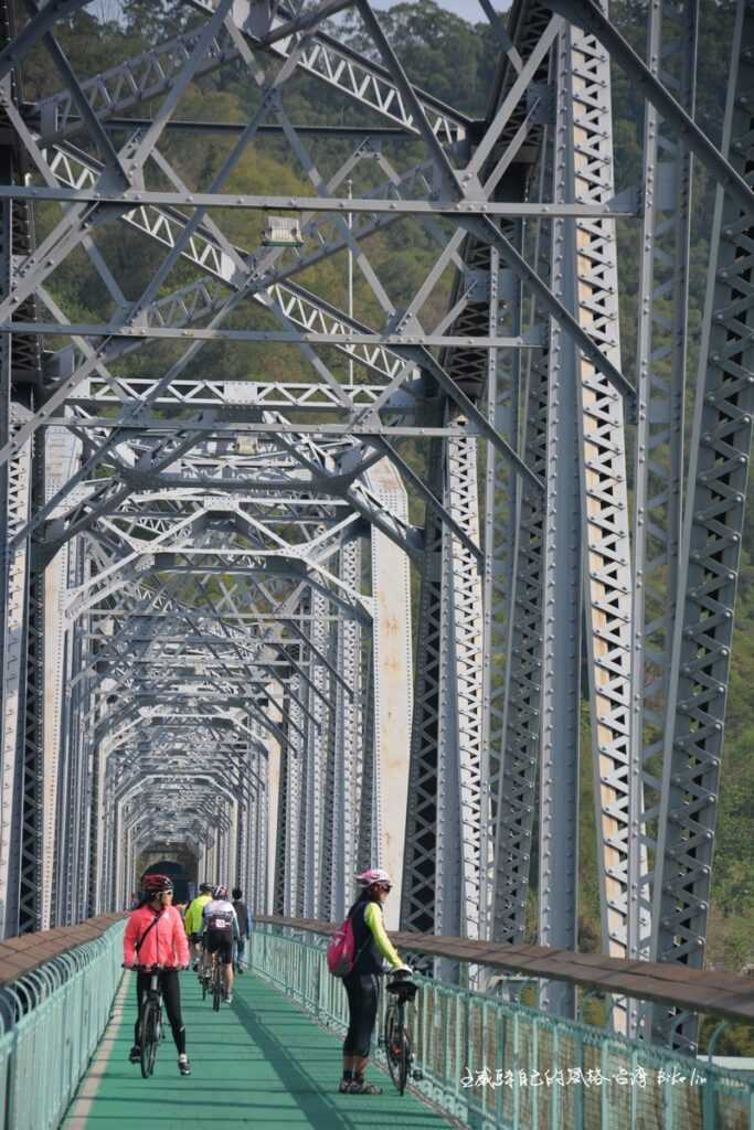 「舊山線大甲溪花樑鋼橋」連貫「舊山線九號隧道」