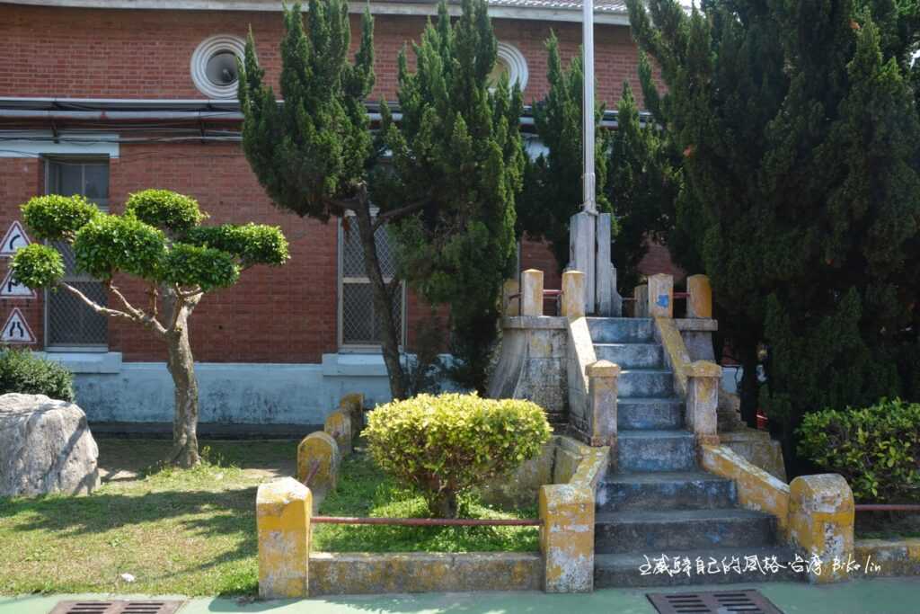 岸裡國小昇旗台已明列歷史保護