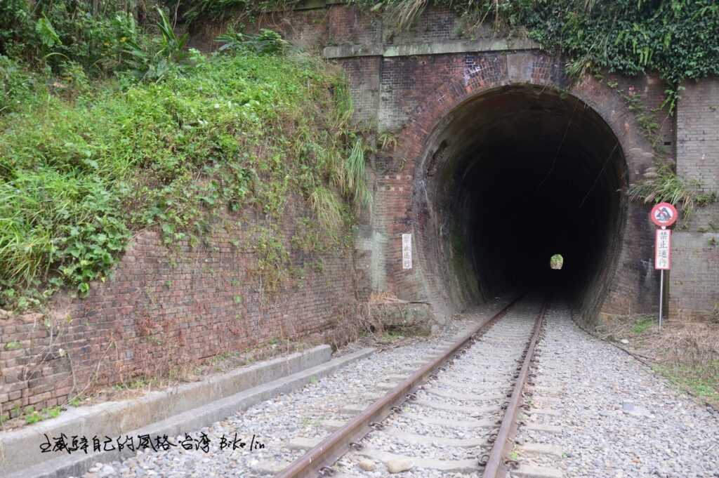 保留紅磚結構「山線舊鐵道一號隧道」