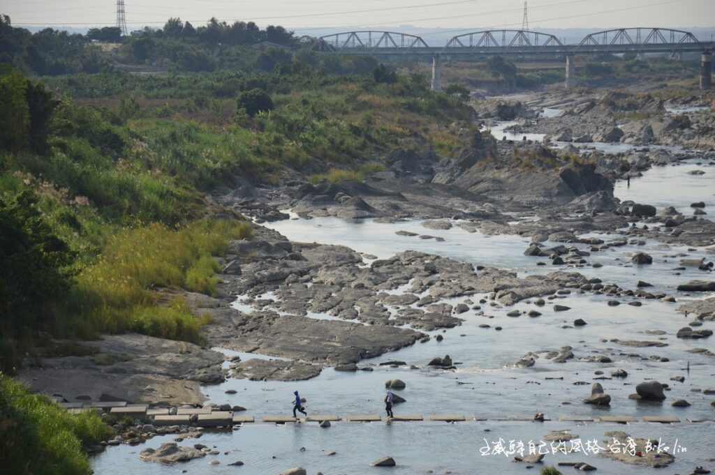 從石岡壩順的「舊山線大甲溪花樑鋼橋」 