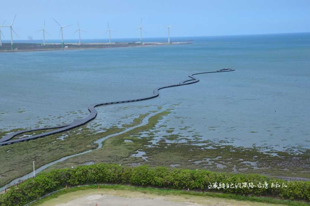 正前方如水蛇悠哉棲地棧道無限延伸