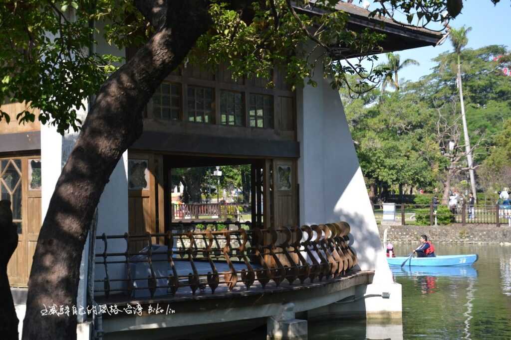 台中地標「台中公園雙併尖頂湖心亭」
