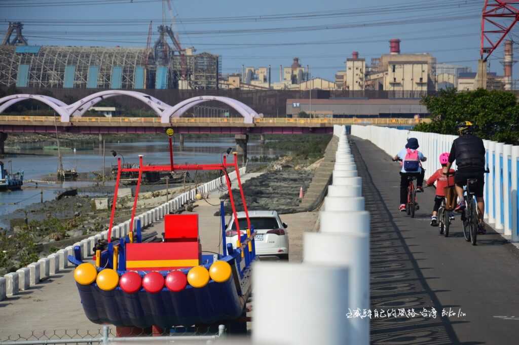 溫馨又搶眼龍井堤防自行車道