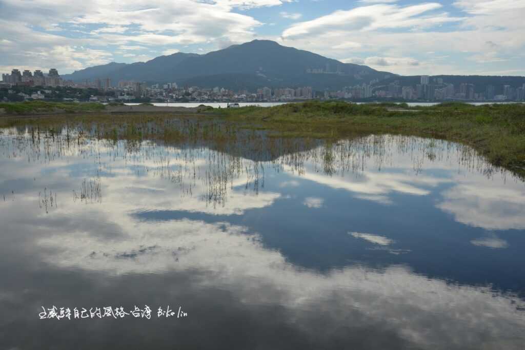 一抹粉粉水藍大屯山河戀