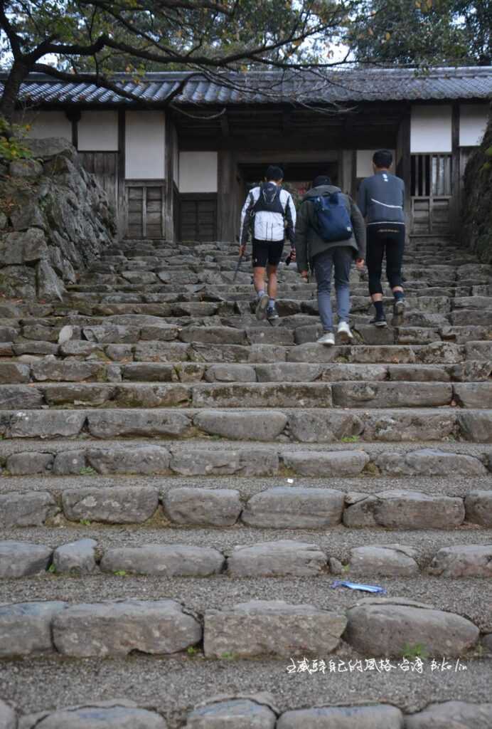 「長屋門」石階