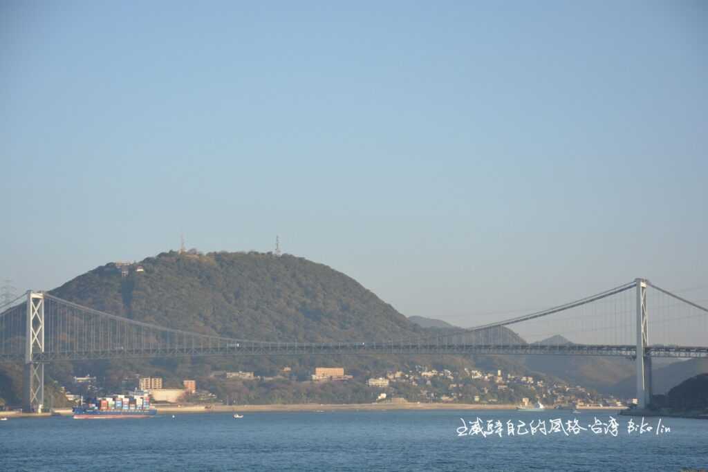「關門大橋」可眺望關門海峽旁「日清講和紀念館、春帆樓」