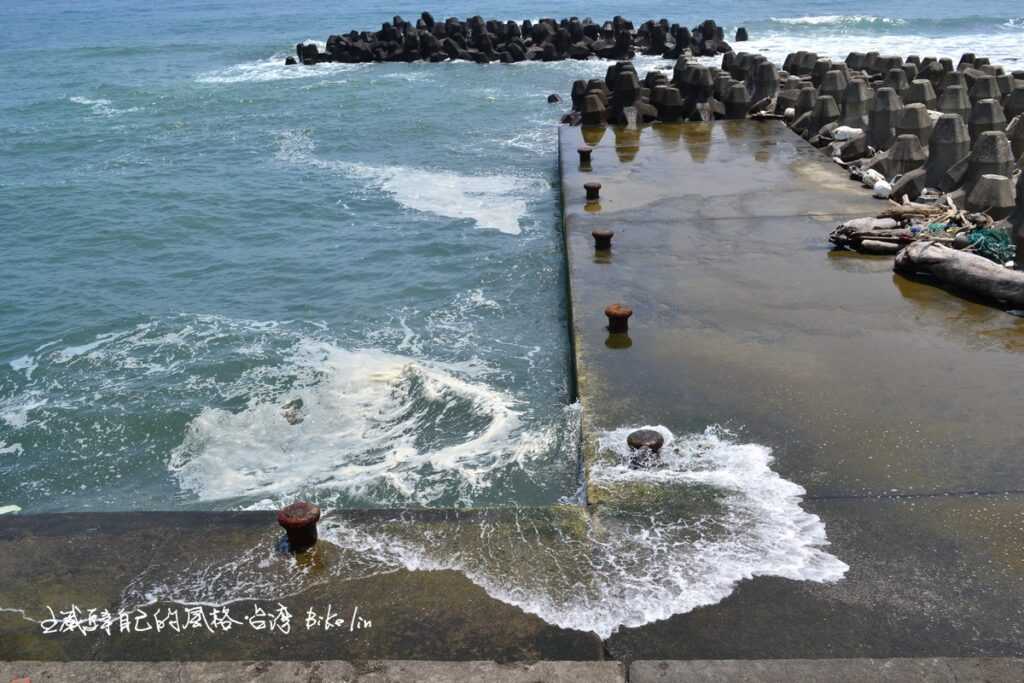 浪花自在洗刷還原無拘束迷你小漁港雛形「永興漁港」